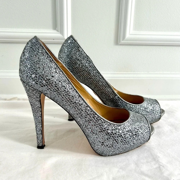 BADGLEY MISCHKA | HUMBIE II PEWTER GLITTER Sparkle Sequin Glitter Heels, Size 9 - Picture 6 of 10